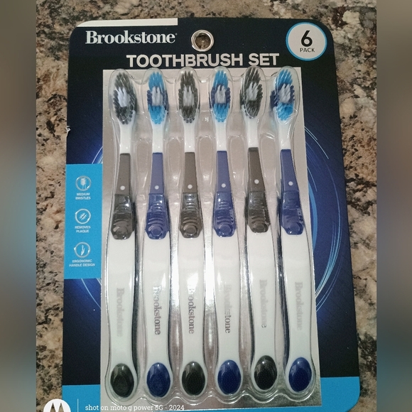 Brookstone Toothbrush Set - Blue and White Six-pack Brand New - Picture 1 of 3
